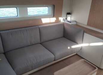 Alquilar velero en Lavrion Marina - First 53