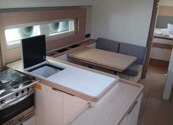 Alquilar velero en Lavrion Marina - First 53