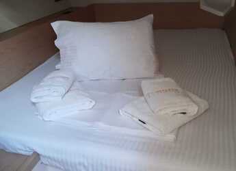 Alquilar velero en Lavrion Marina - First 53