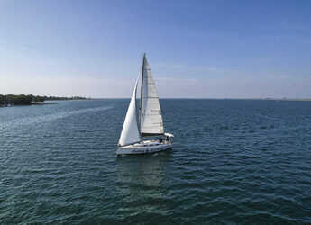 Rent a sailboat in Keramoti Marina - Bavaria 35 Match