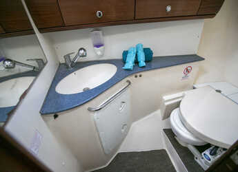 Rent a sailboat in Keramoti Marina - Bavaria 44