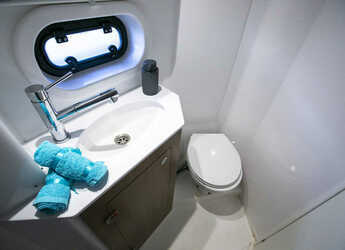 Alquilar catamarán en Keramoti Marina - Bali 4.2