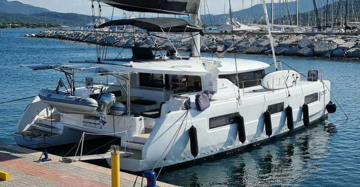 Rent a catamaran in Marina Porto Antico - Lagoon 46