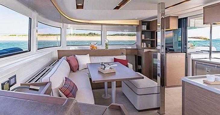 Louer catamaran à Marina Porto Antico - Lagoon 46 (WM, solar panels, skipper bathroom, zero safety deposit)