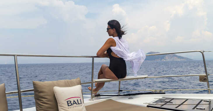 Rent a catamaran in Port Ginesta - Bali 5.4.