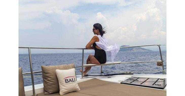 Rent a catamaran in Fort Burt Marina - Bali 5.4.