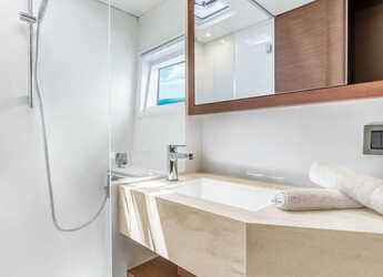 Alquilar catamarán en Marina Zeas - Lagoon 46 