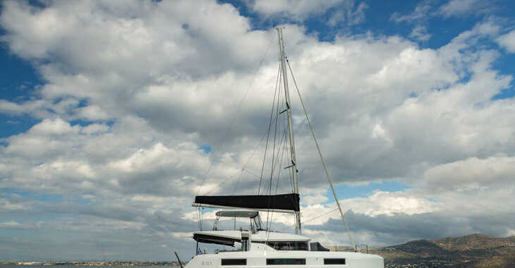 Rent a catamaran in Alimos Marina - Lagoon 51
