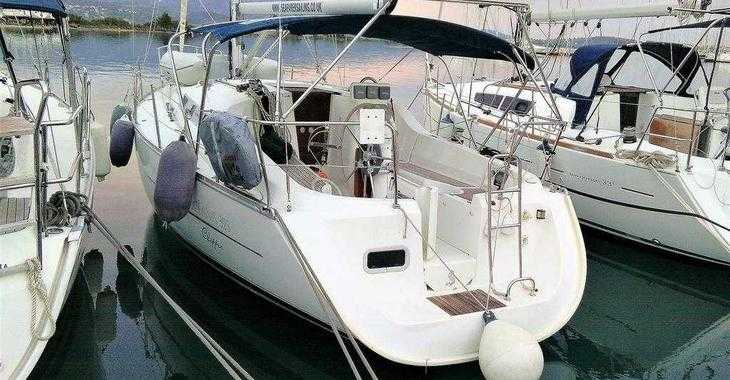 Rent a sailboat in Nikiana Marina - Oceanis 323