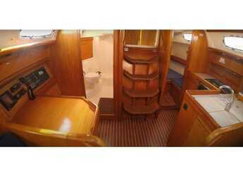 Chartern Sie segelboot in Nikiana Marina - Bavaria 34 Cruiser