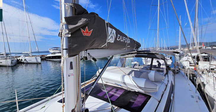 Chartern Sie segelboot in Marina Kastela - Dufour 530 Grand large