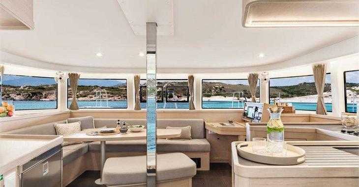 Rent a catamaran in Yes marina - Lagoon 42