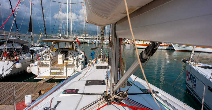 Rent a sailboat in Yes marina - Hanse 445 - 4 cabin