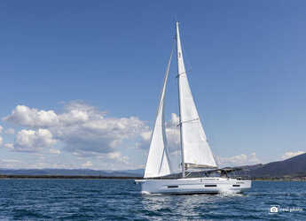Rent a sailboat in Marina di Scarlino - Dufour 530