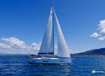Rent a sailboat in Marina di Scarlino - Dufour 530