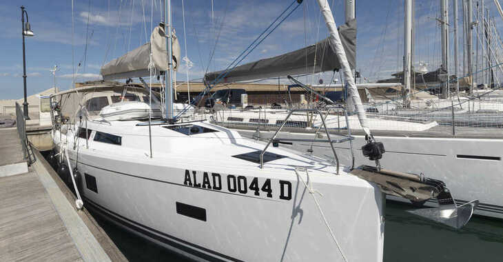 Rent a sailboat in Marina di Stabia - Hanse 388
