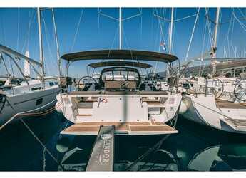 Rent a sailboat in Marina Kastela - Dufour 470 owner layout