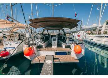Chartern Sie segelboot in Marina Kastela - Sun Odyssey 410