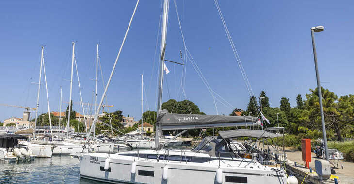 Chartern Sie segelboot in Zadar Marina - Bavaria C42
