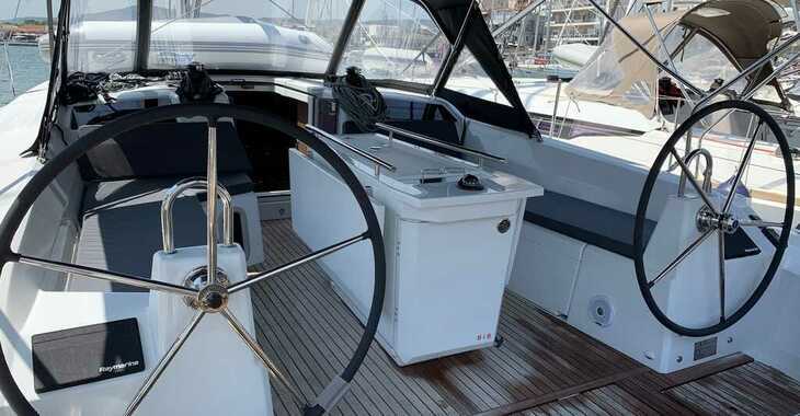 Rent a sailboat in Marina Skiathos  - Oceanis 40.1