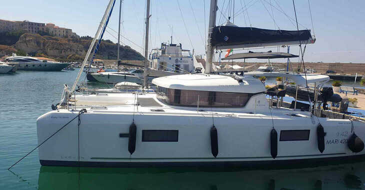 Rent a catamaran in Porto di Tropea - Lagoon 42 - 4 + 1 cab.