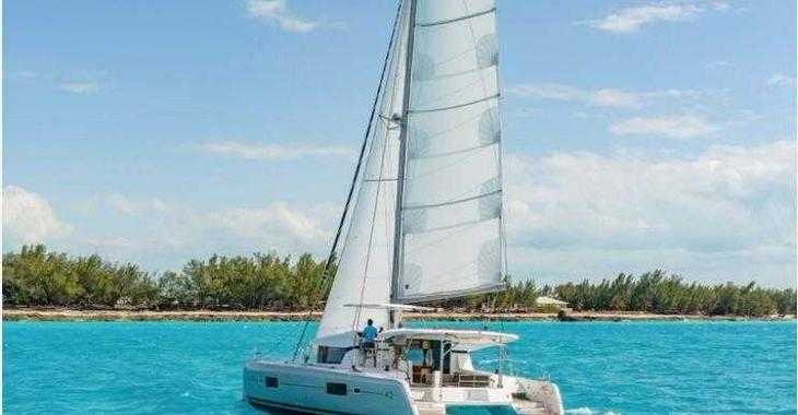 Rent a catamaran in Maya Cove, Hodges Creek Marina - Lagoon 42 - 4 + 2 cab.