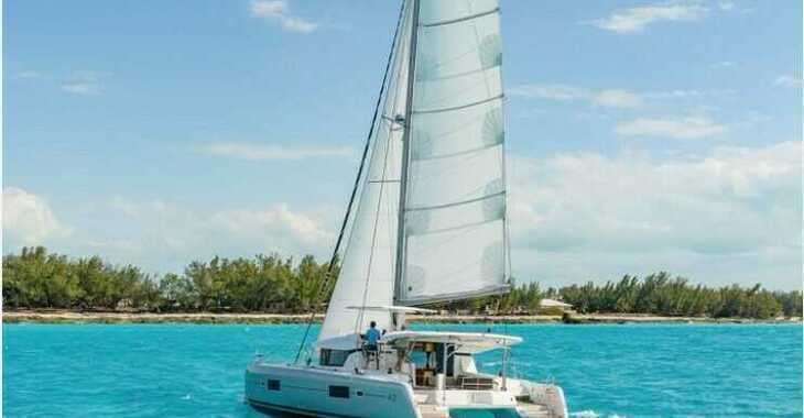 Rent a catamaran in Maya Cove, Hodges Creek Marina - Lagoon 42 - 4 + 2 cab.