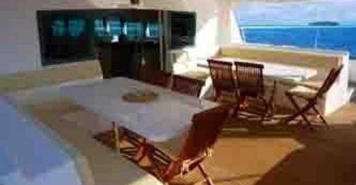 Rent a catamaran in Porto Olbia - Dream 60