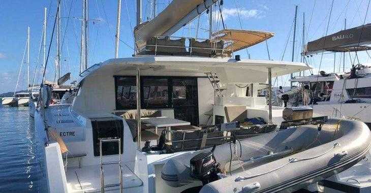 Rent a catamaran in Maya Cove, Hodges Creek Marina - Fountaine Pajot Saona 47 Quintet - 5 + 1 cab.