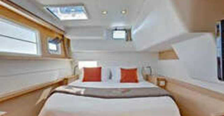 Rent a catamaran in Maya Cove, Hodges Creek Marina - Lagoon 450 S OW Deluxe 3 + 2 cab.