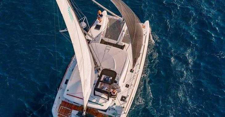 Rent a catamaran in Port Vell - Lagoon 40