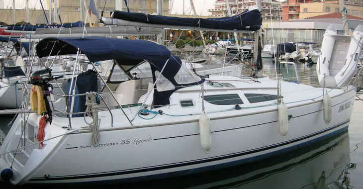 Rent a sailboat in Marina di Nettuno - Sun Odyssey 35
