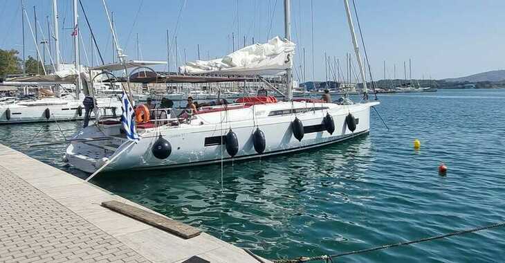 Rent a sailboat in Loutraki Harbour - Oceanis 51.1