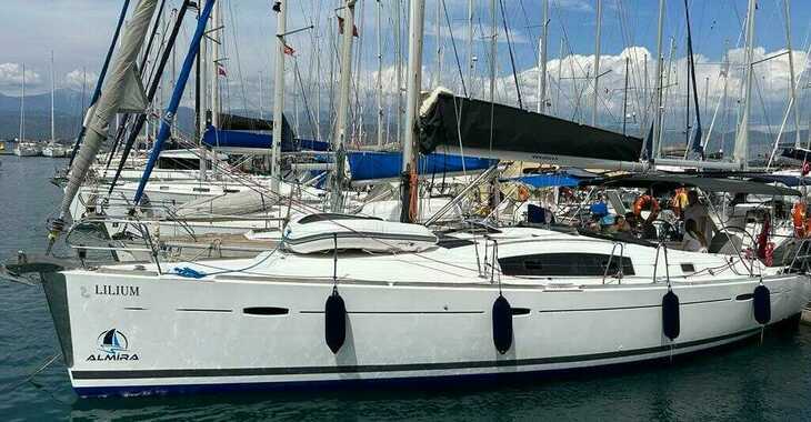 Rent a sailboat in Ece Marina - Beneteau 43