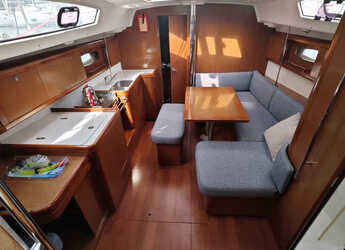 Noleggiare sailboat in Ece Marina - Oceanis 40