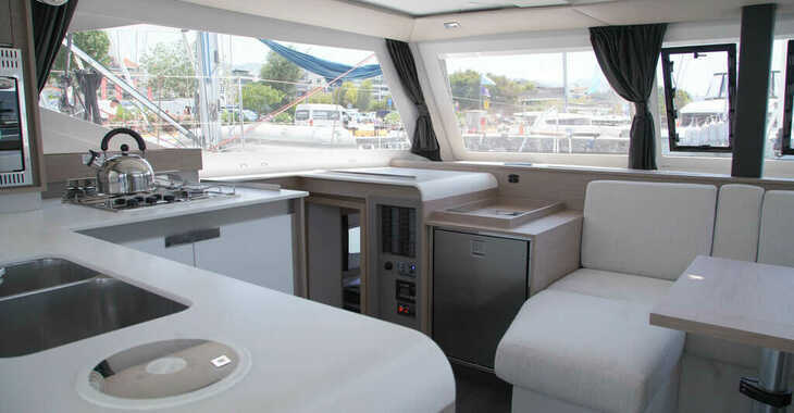 Louer catamaran à Kavala - Marina Perigialiou - Isla 40 (A/C & Watermaker & Generator - 4+1 Cabins/4 Heads)