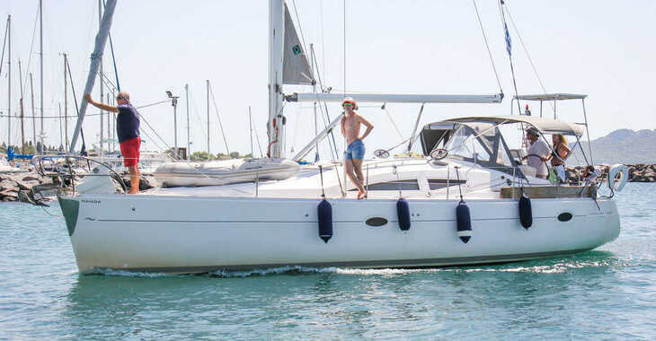 Rent a sailboat in Marina Zeas - Elan 384 Impression
