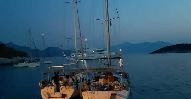 Chartern Sie segelboot in Marina Zeas - Elan 384 Impression
