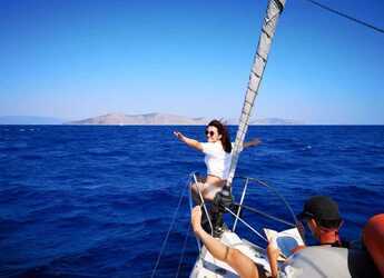 Chartern Sie segelboot in Marina Zeas - Elan 384 Impression