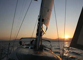 Chartern Sie segelboot in Marina Zeas - Elan 384 Impression