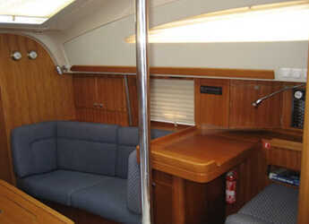 Chartern Sie segelboot in Marina Zeas - Elan 384 Impression