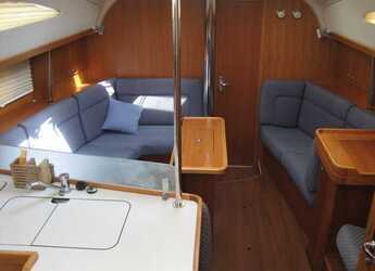 Chartern Sie segelboot in Marina Zeas - Elan 384 Impression