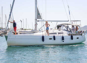 Chartern Sie segelboot in Marina Zeas - Elan 384 Impression