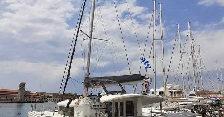 Rent a catamaran in Rhodes Marina - Lagoon 400 S2