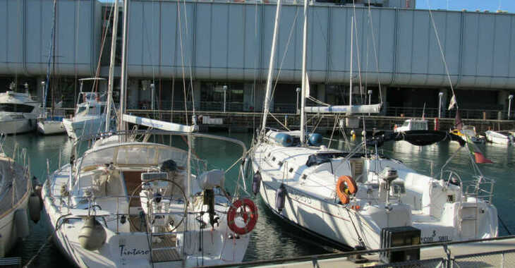 Chartern Sie segelboot in Marina Porto Antico - Cyclades 43.3