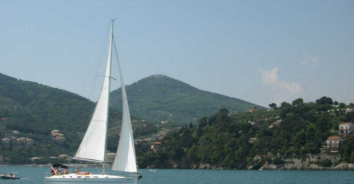 Rent a sailboat in Marina Porto Antico - Cyclades 43.3