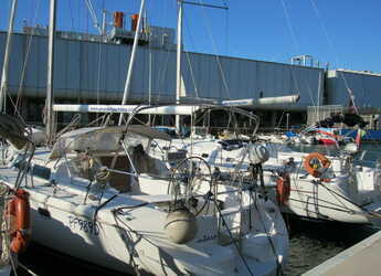 Rent a sailboat in Marina Porto Antico - Catalina 42
