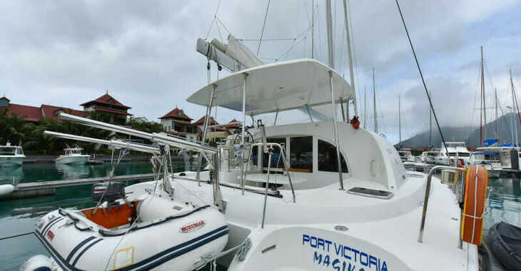 Rent a catamaran in Port of Mahe - Lagoon 380