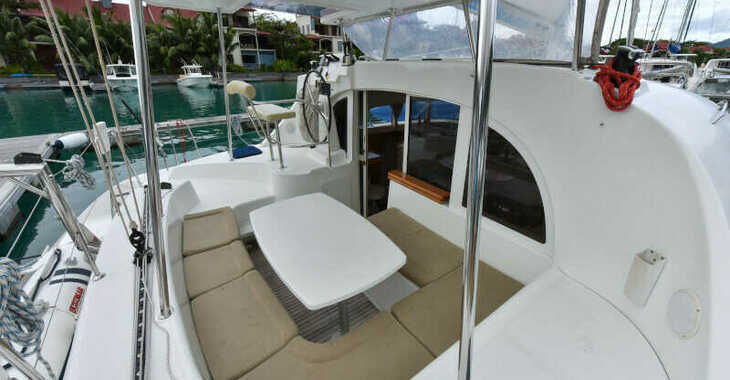 Rent a catamaran in Port of Mahe - Lagoon 380