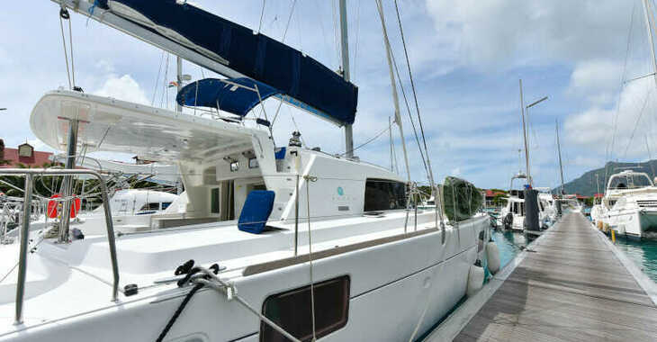 Rent a catamaran in Port of Mahe - Lagoon 440